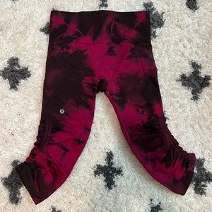 Lululemon magenta and black tie dye leggings size 4